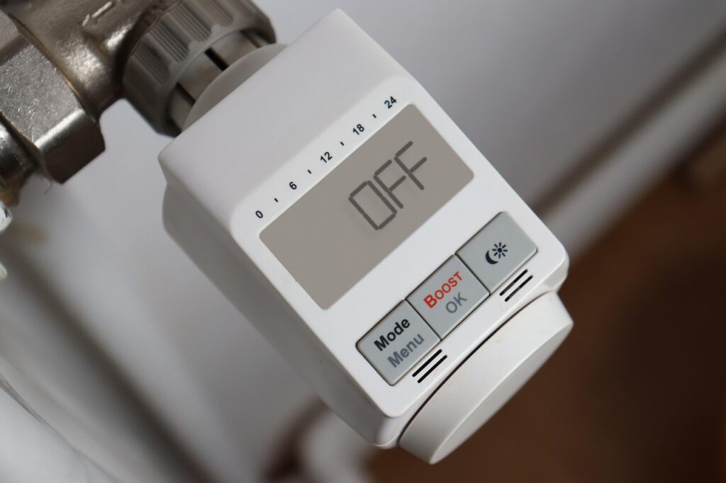 窓の断熱効果で冬の暖房費を節約する方法は？